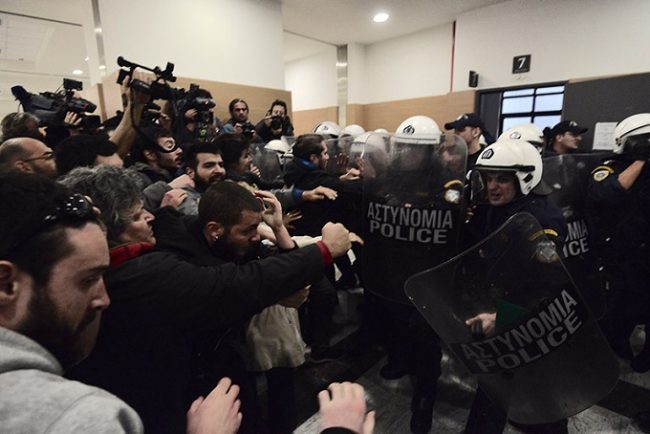 Λουκάρεως 04