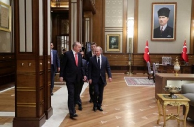 Σε φιλικότερες στιγμές: Πούτιν και Ερντογάν στο Προεδρικό Ανάκτορο της Αγκύρας, τον Σεπτέμβριο του 2017.